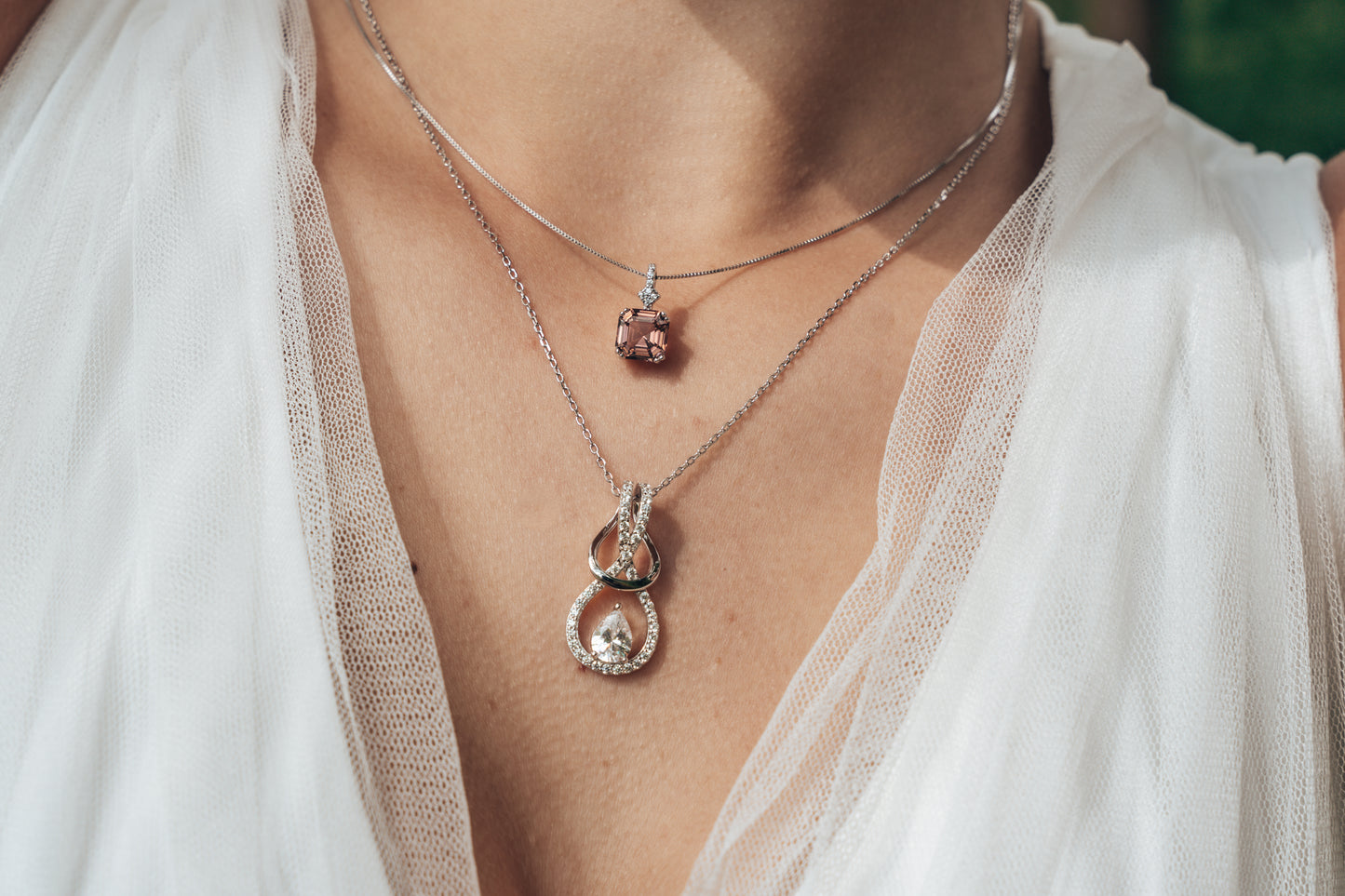 Gesimuleerde peer diamanten halsketting