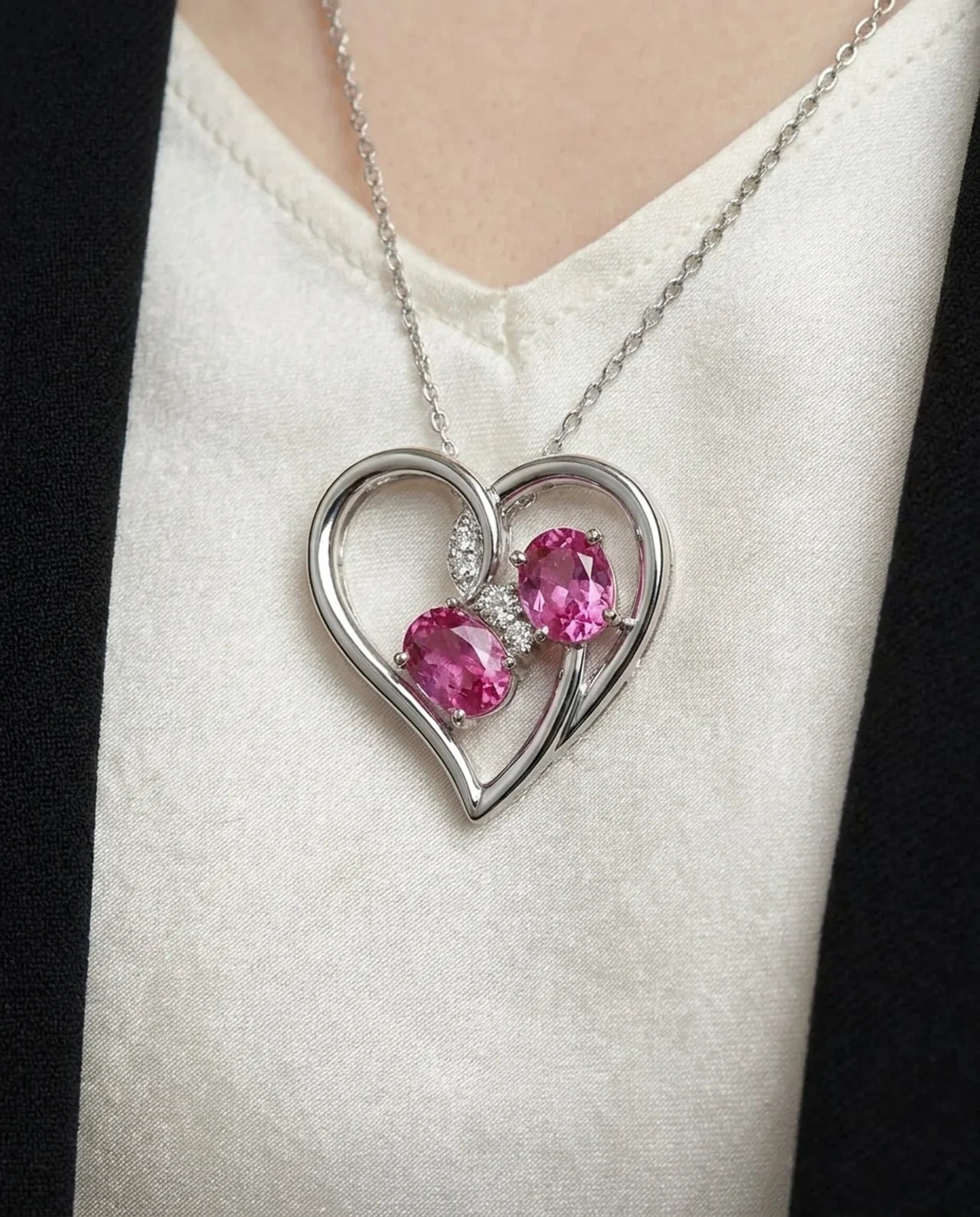 Roze robijnrode hartketting gemaakt