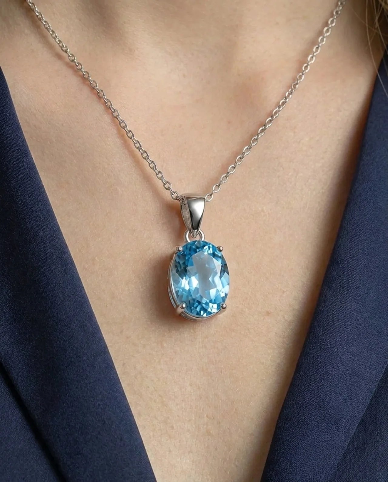 Natuurlijke lichtblauwe ovale topaas ketting