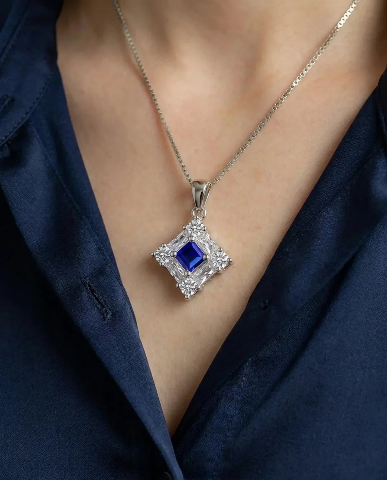 Saffier en gesimuleerde diamanten halsketting