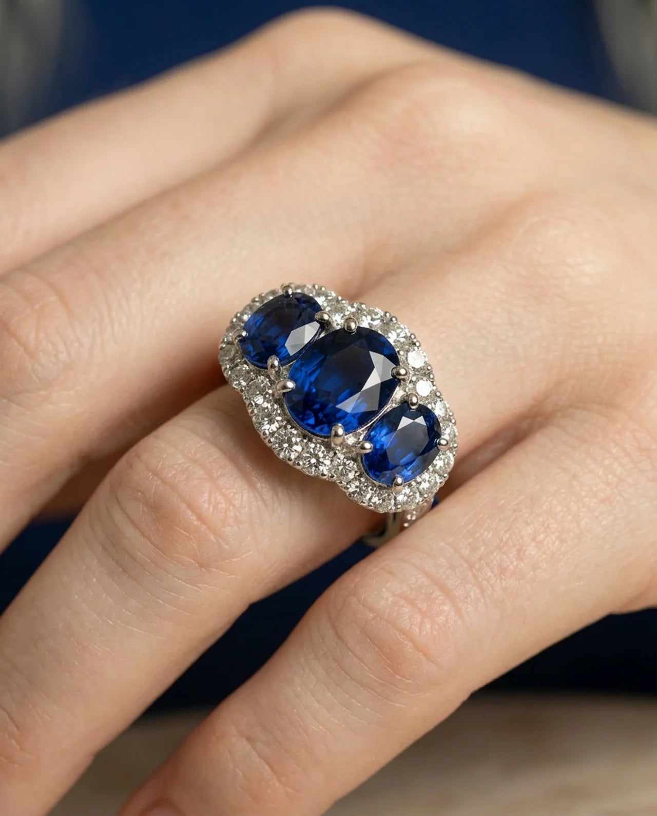 Echte saffier drie stenen diamanten ring