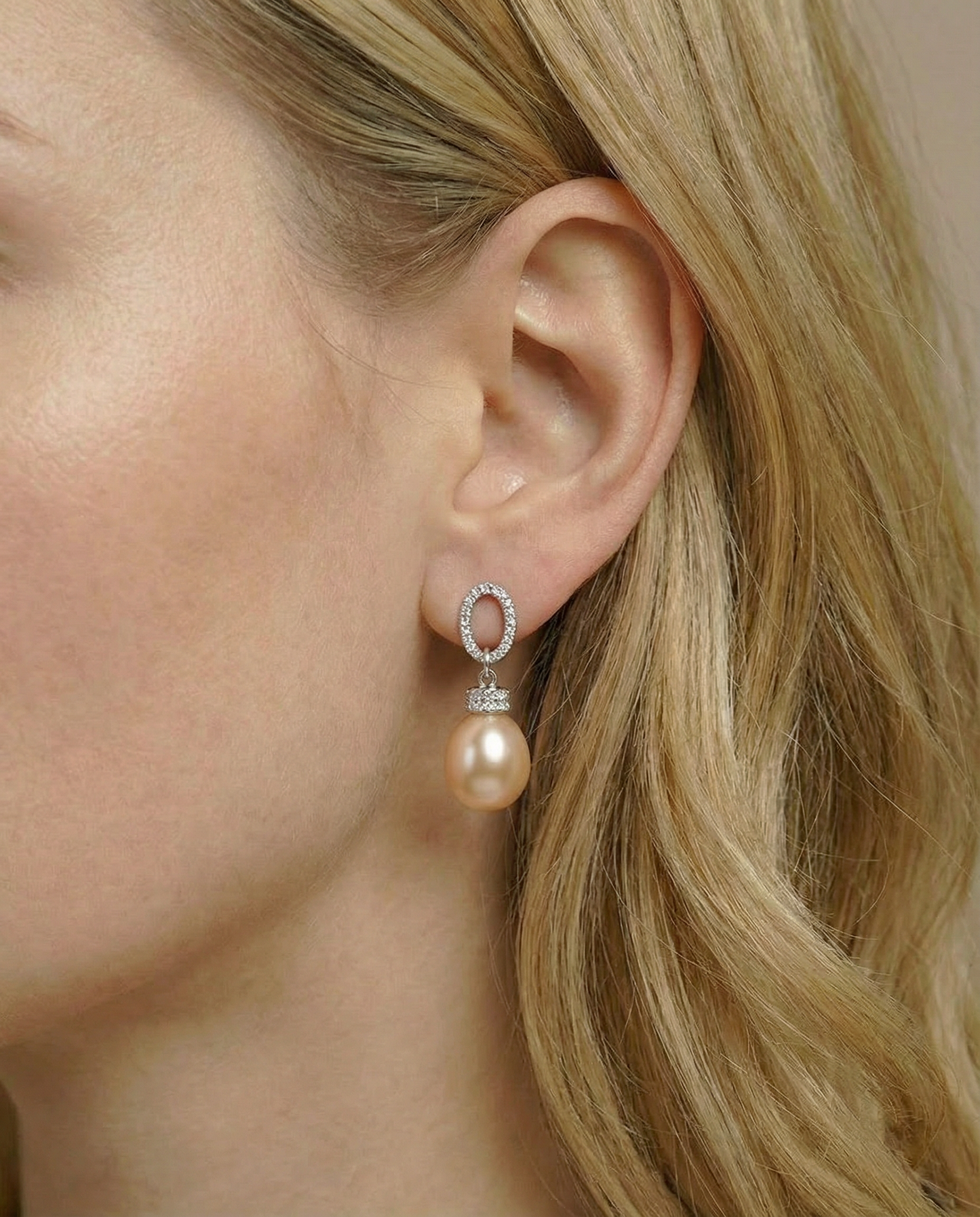 Elegante oorbellen met perzikparels