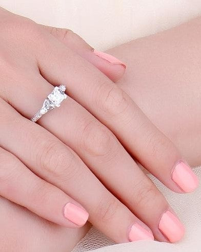 Gesimuleerde diamanten elegante ring