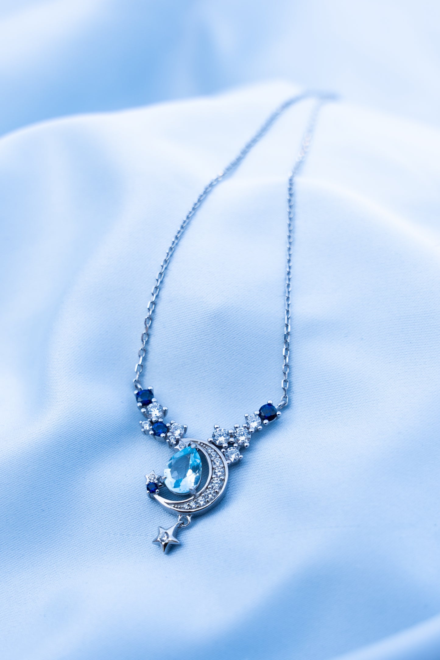 Echte Topaas ketting en gemaakt van saffier