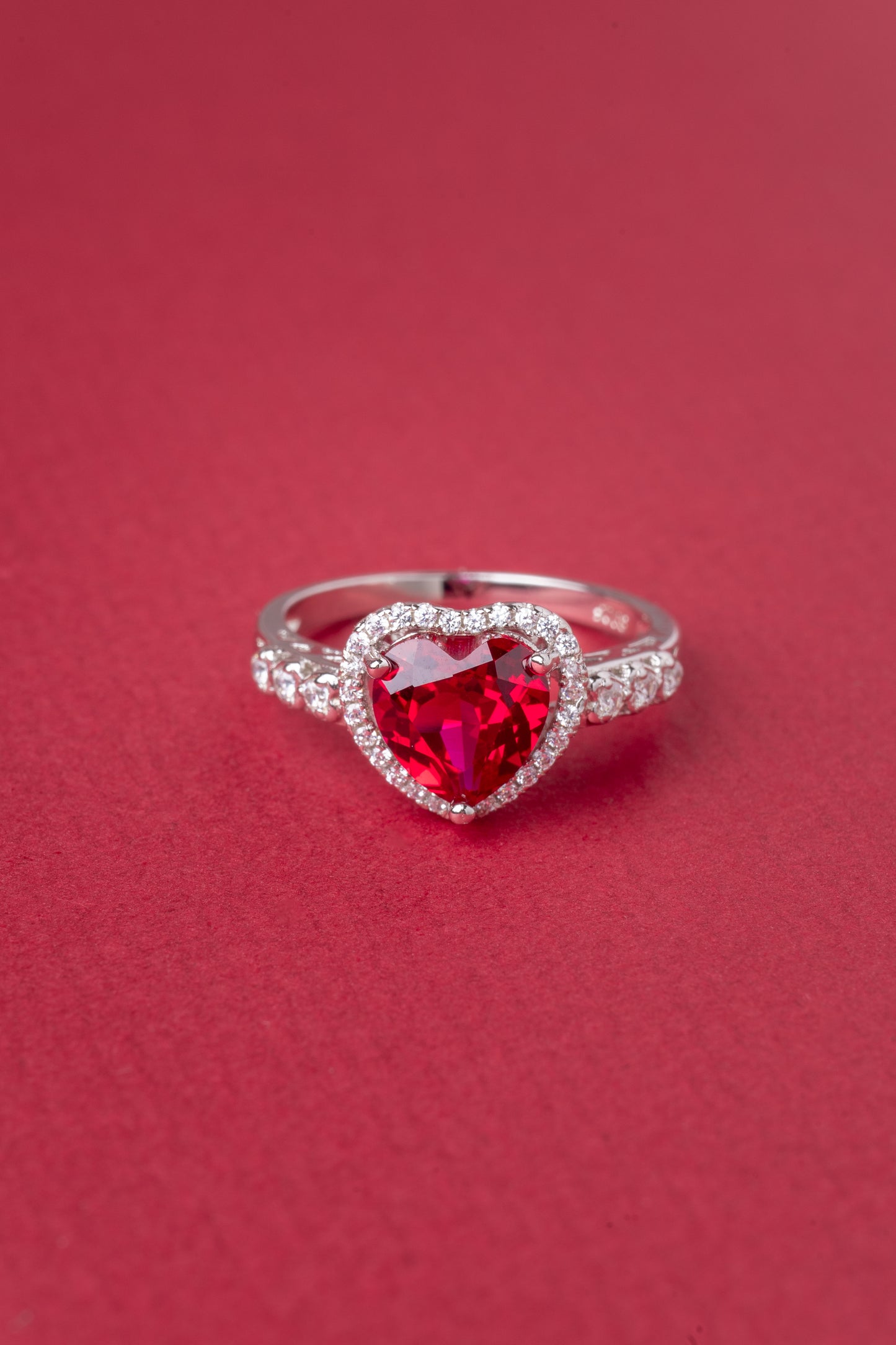 Echte hartvormige Ruby Ring