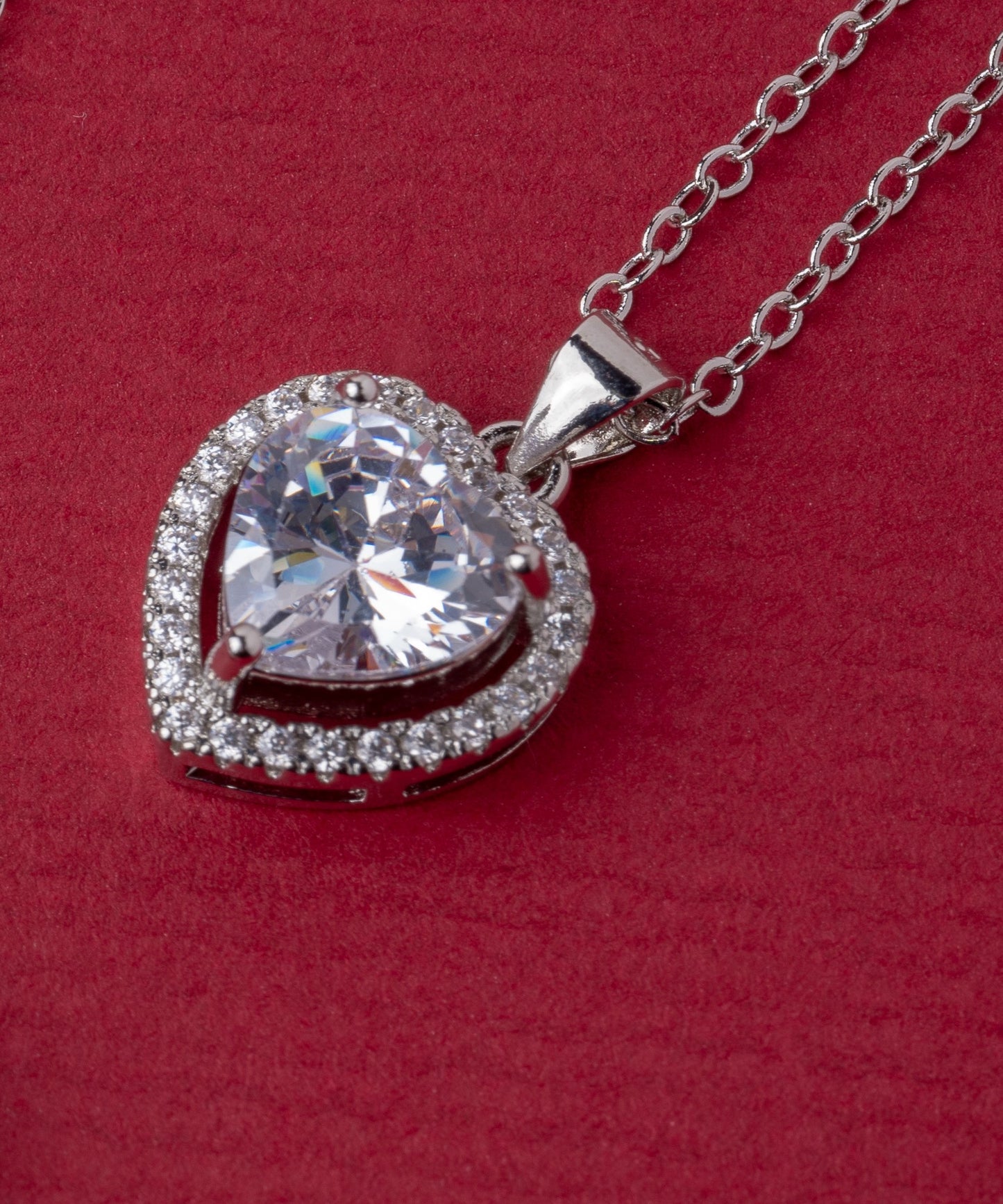 Gesimuleerde diamanten hartketting
