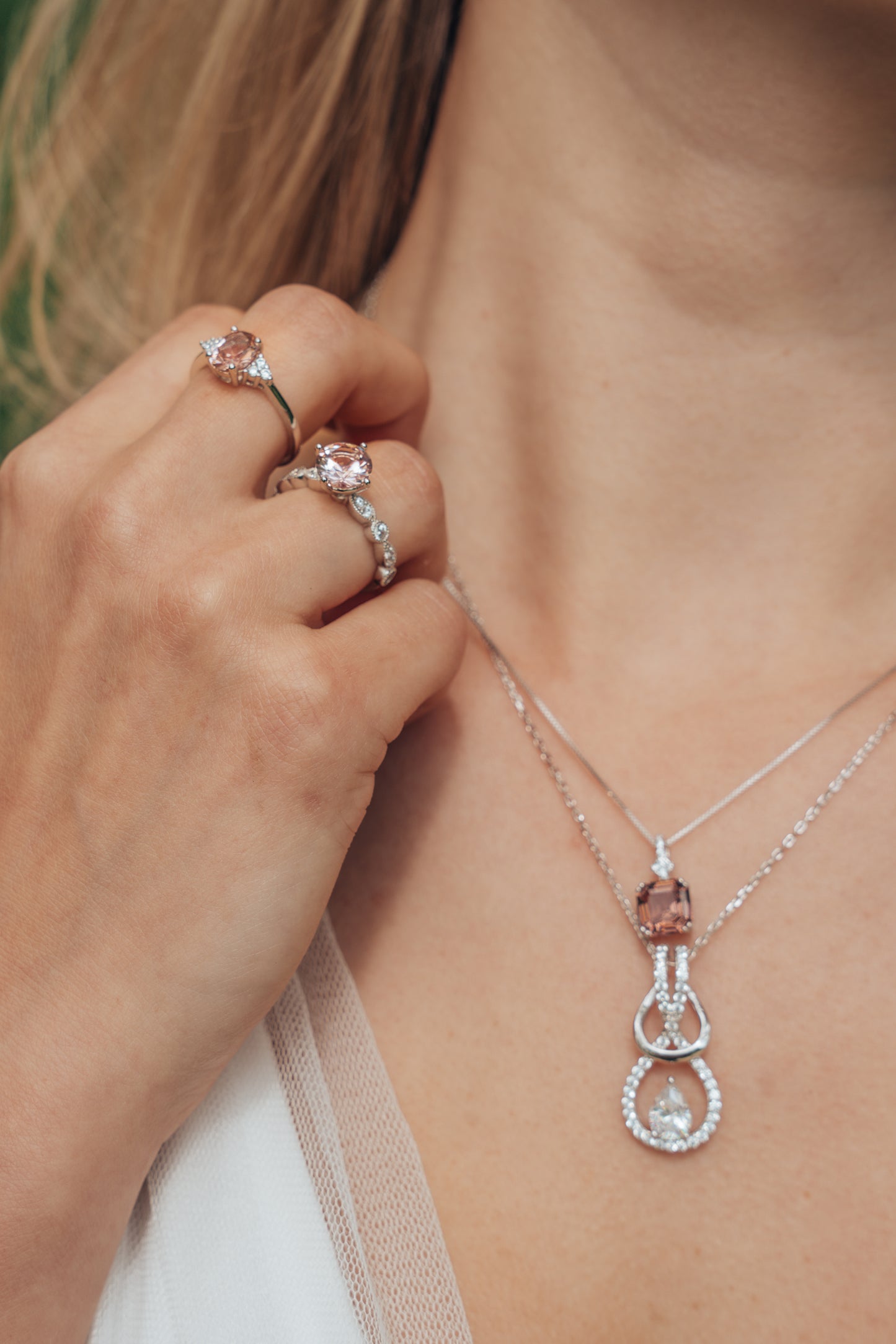 Gesimuleerde peer diamanten halsketting 