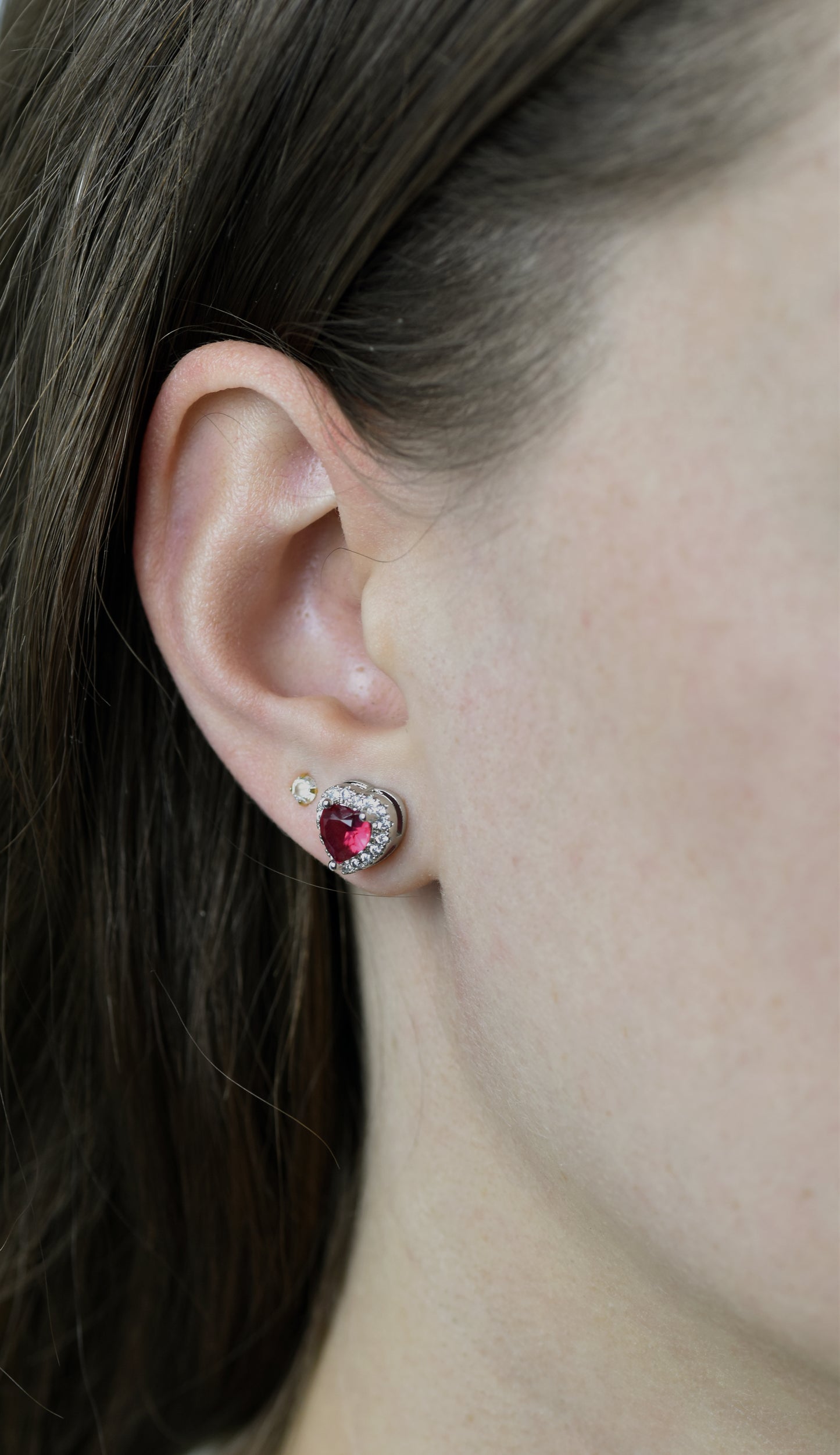 Ruby hart oorbellen