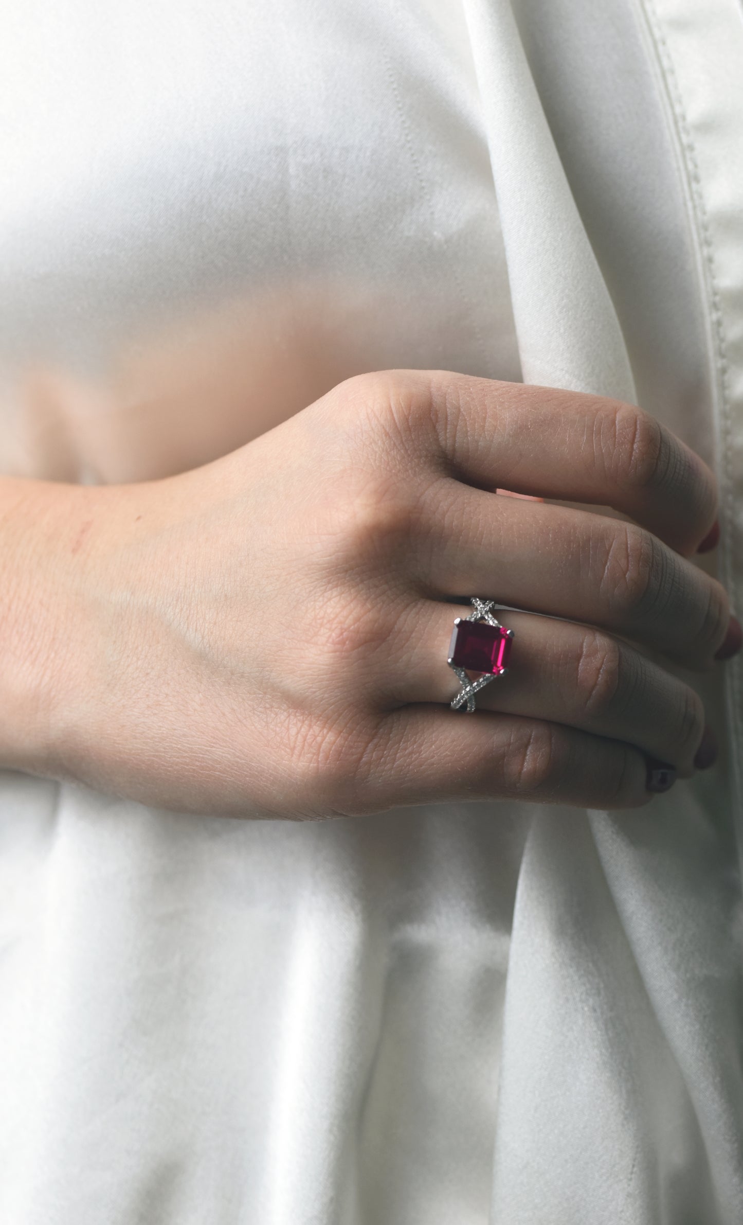 Echte peervormige robijnring