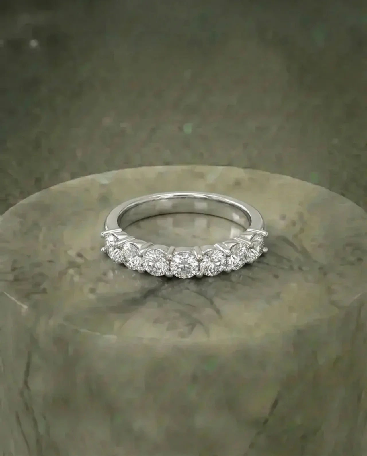 Gesimuleerde diamanten 7 stenen ring