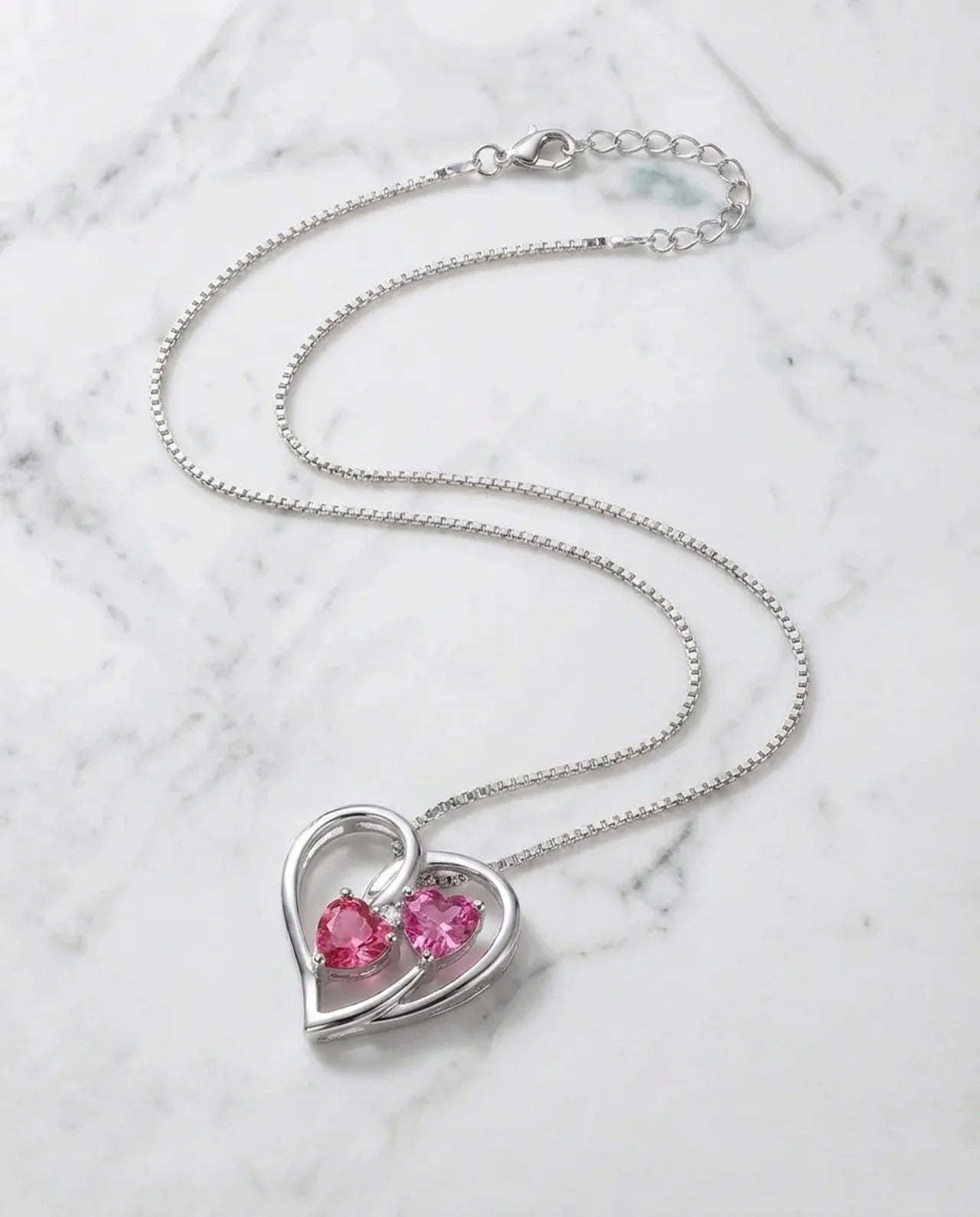 Roze robijnrode hartketting gemaakt 