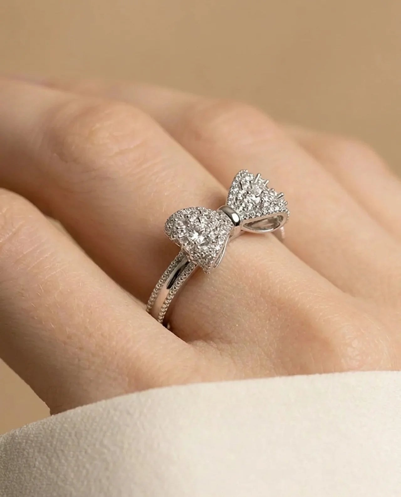 Gesimuleerde diamanten oneindigheidsring 