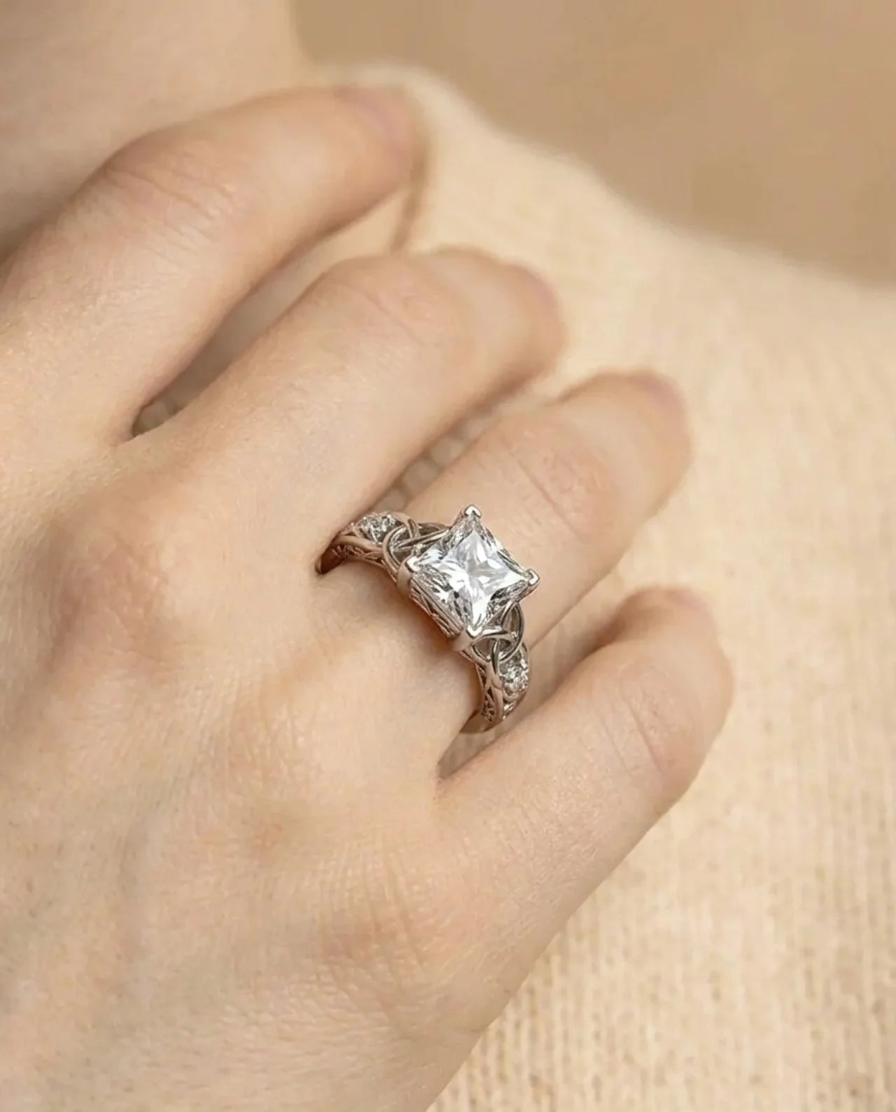 Gesimuleerde diamanten elegante ring