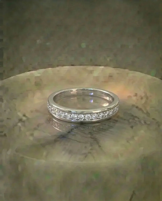 Gesimuleerde diamanten bandring