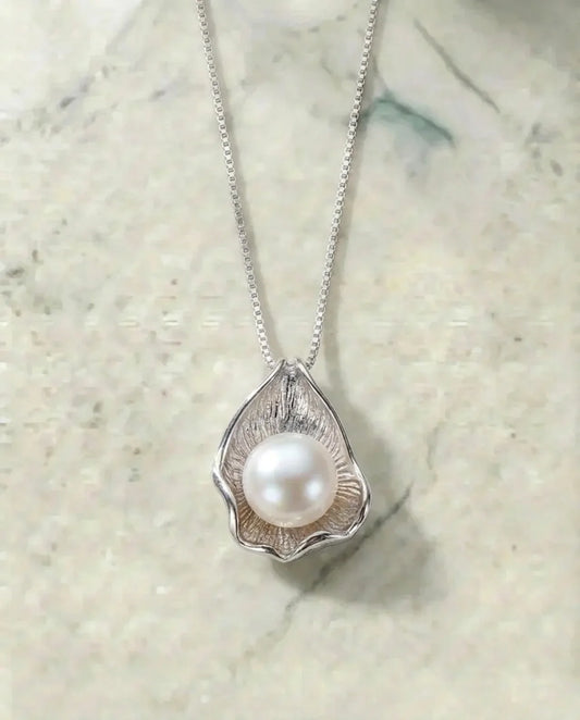 Echte witte parelketting met schelp