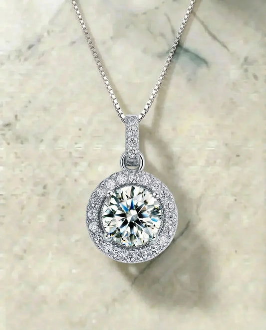 Gesimuleerde diamanten hanger