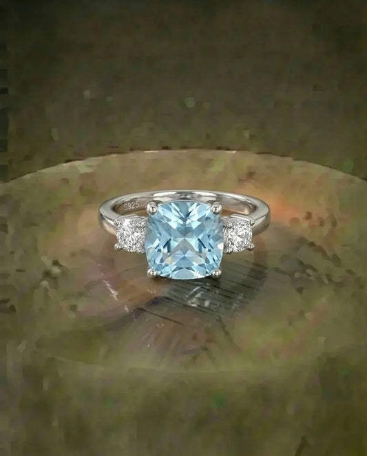 Natuurlijke topaas en gesimuleerde diamanten ring