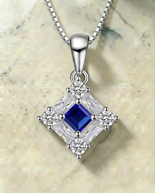 Saffier en gesimuleerde diamanten halsketting