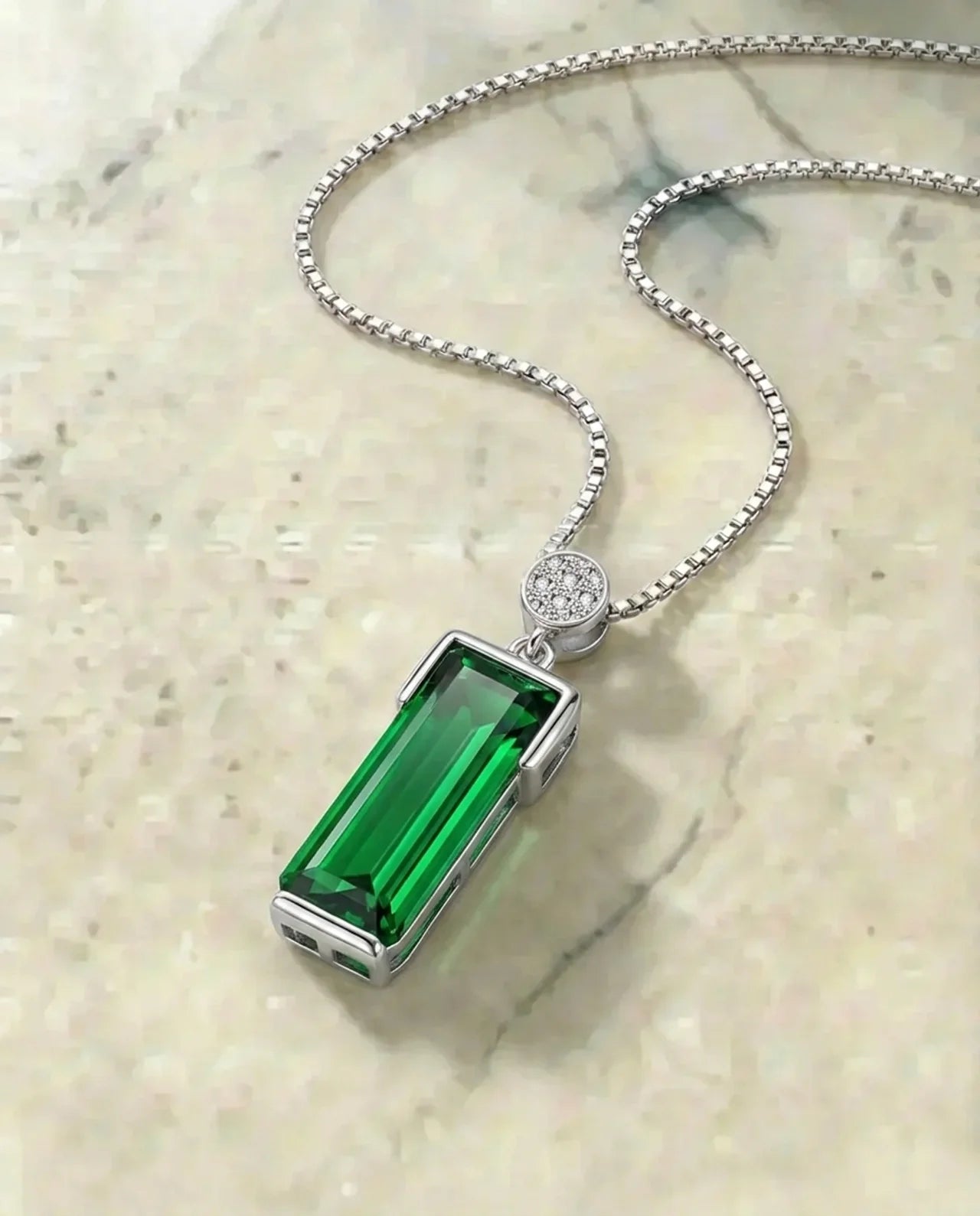 Smaragd hanger ketting gemaakt