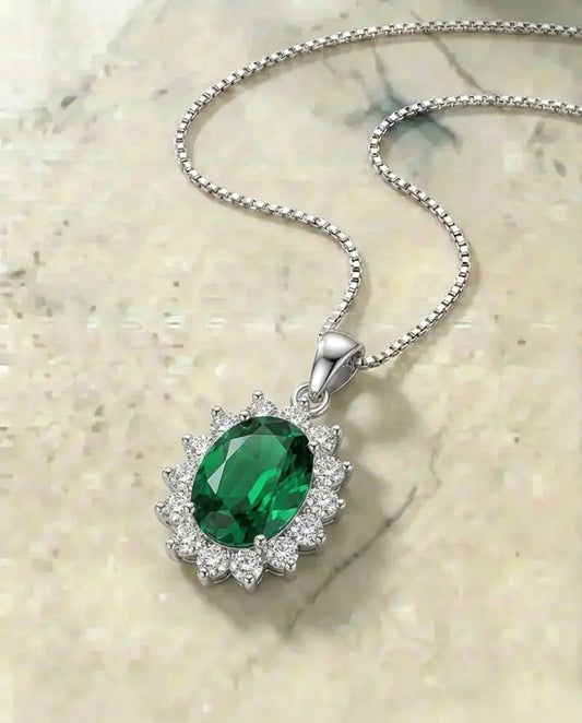 Smaragd diamanten ketting gemaakt