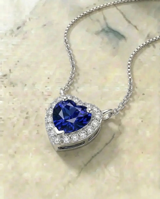 Saffierhart en diamanten ketting 