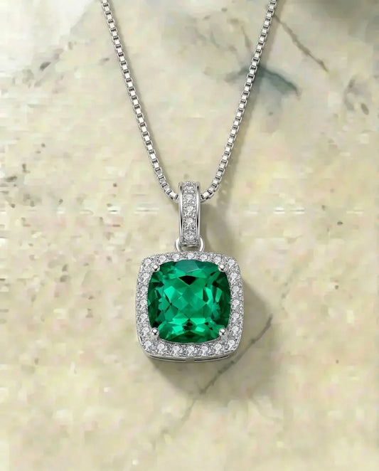 Smaragdgroene ketting gemaakt 