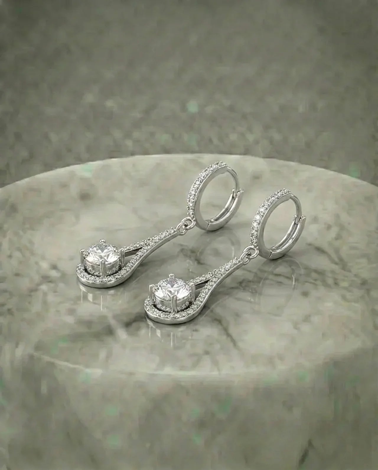 Gesimuleerde diamanten oorbellen