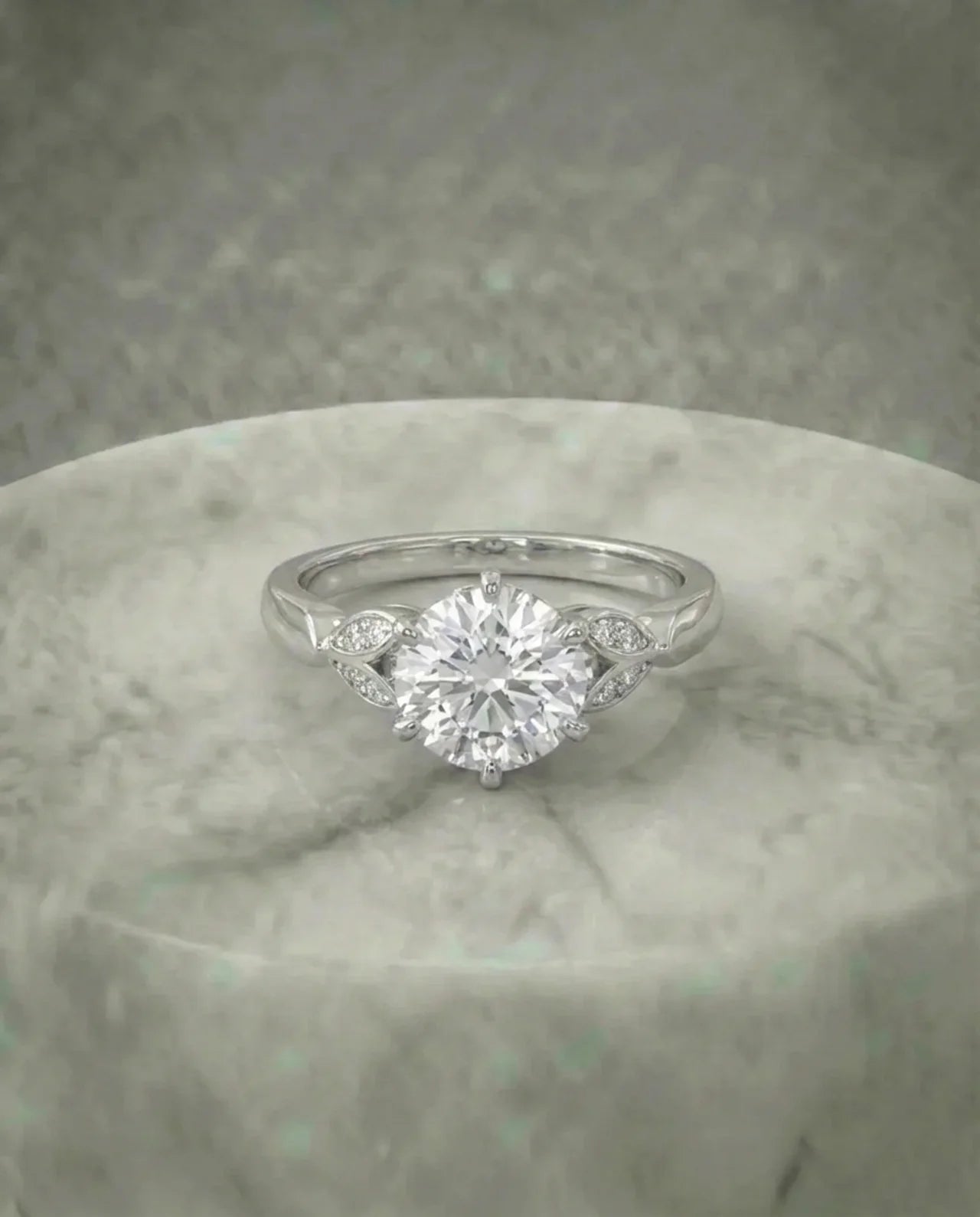 Gesimuleerde diamanten verlovingsring