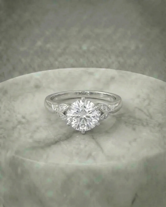 Gesimuleerde diamanten verlovingsring