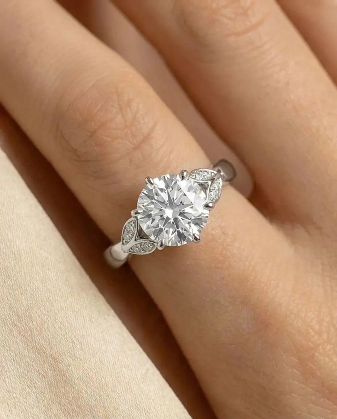 Gesimuleerde diamanten verlovingsring