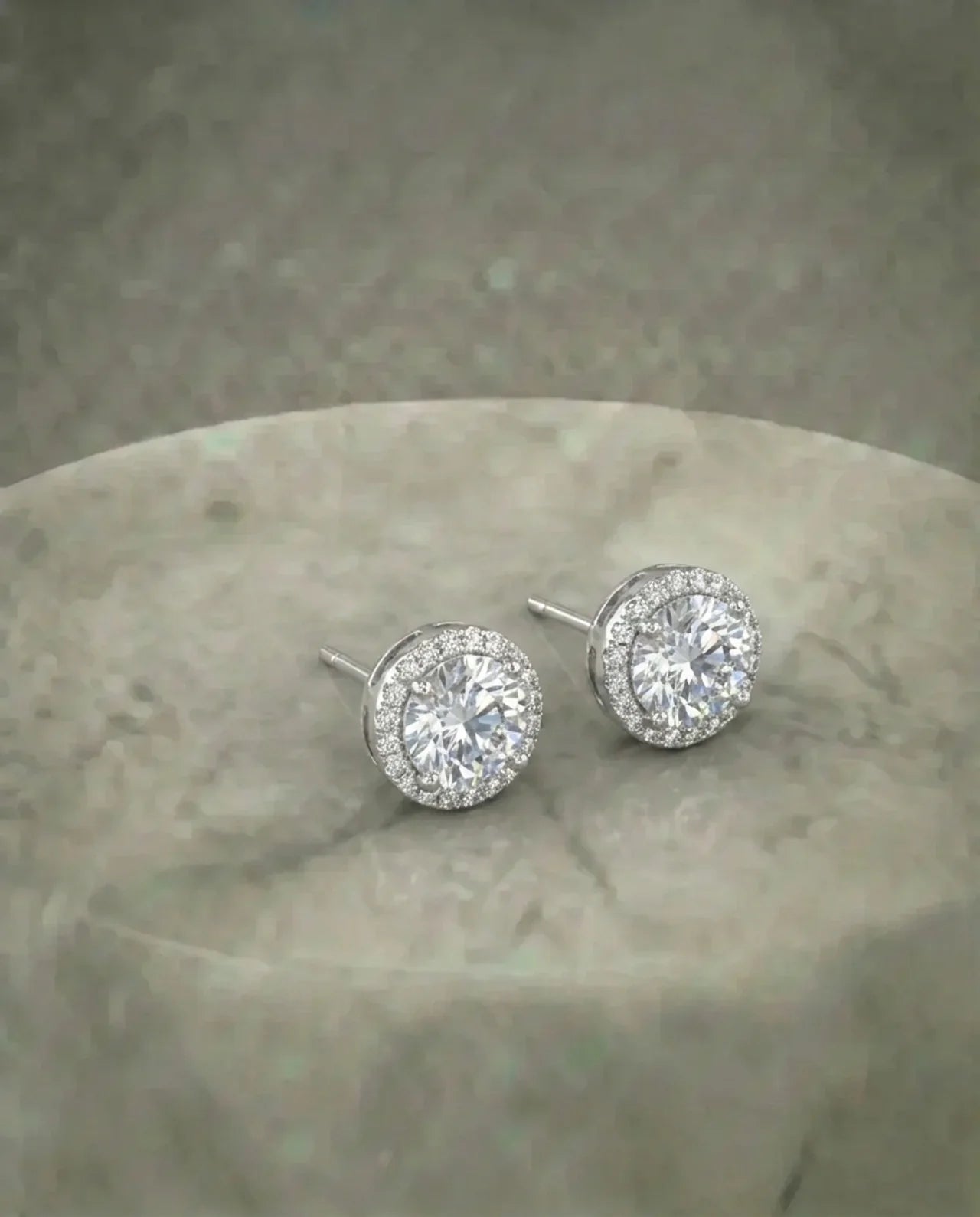 Gesimuleerde diamanten oorknopjes