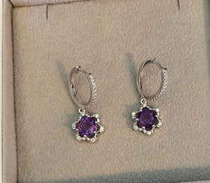 Amethistkleurige bloemoorbellen in 925 sterling zilver