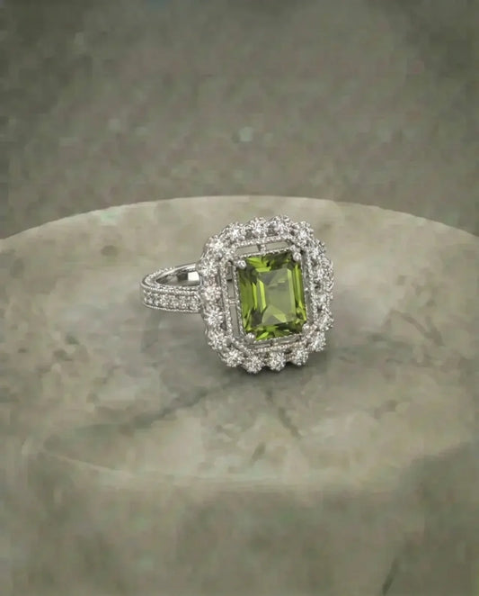 Olijfgroene zirkonia ring in 925 zilver