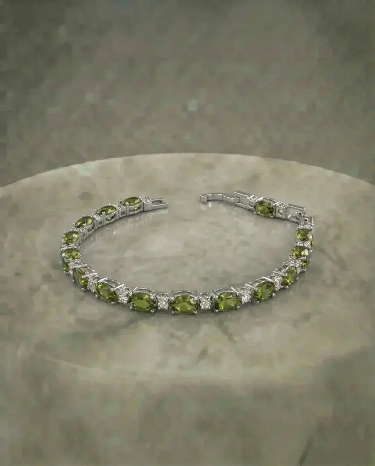 Ketting met grote vierkante olijfgroene zirkonia
