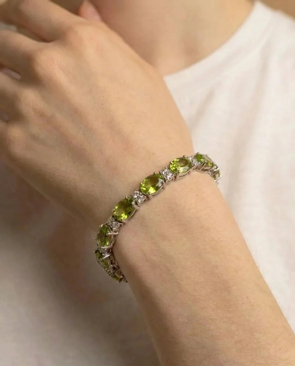 Ketting met grote vierkante olijfgroene zirkonia