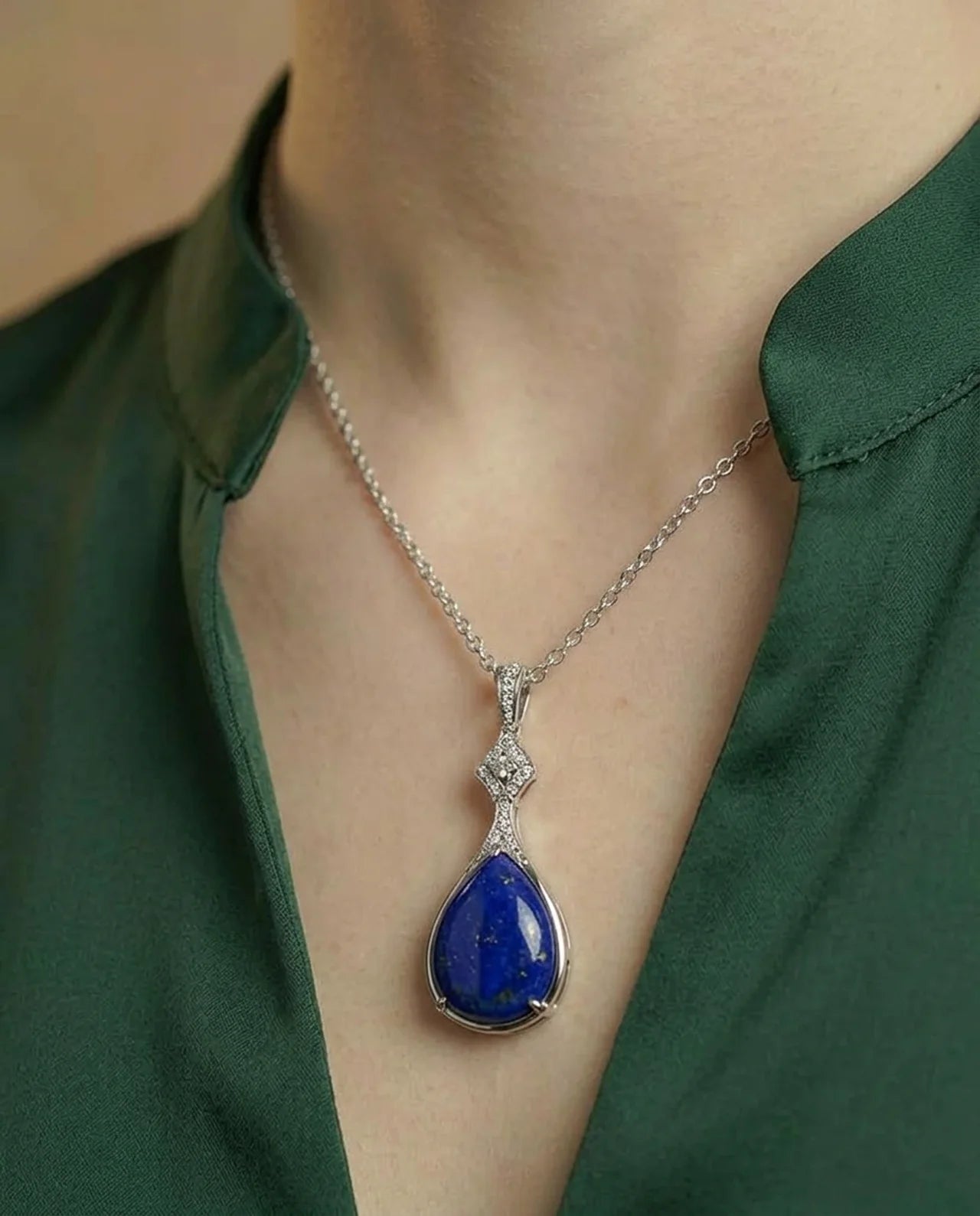 Peervormige saffier ketting