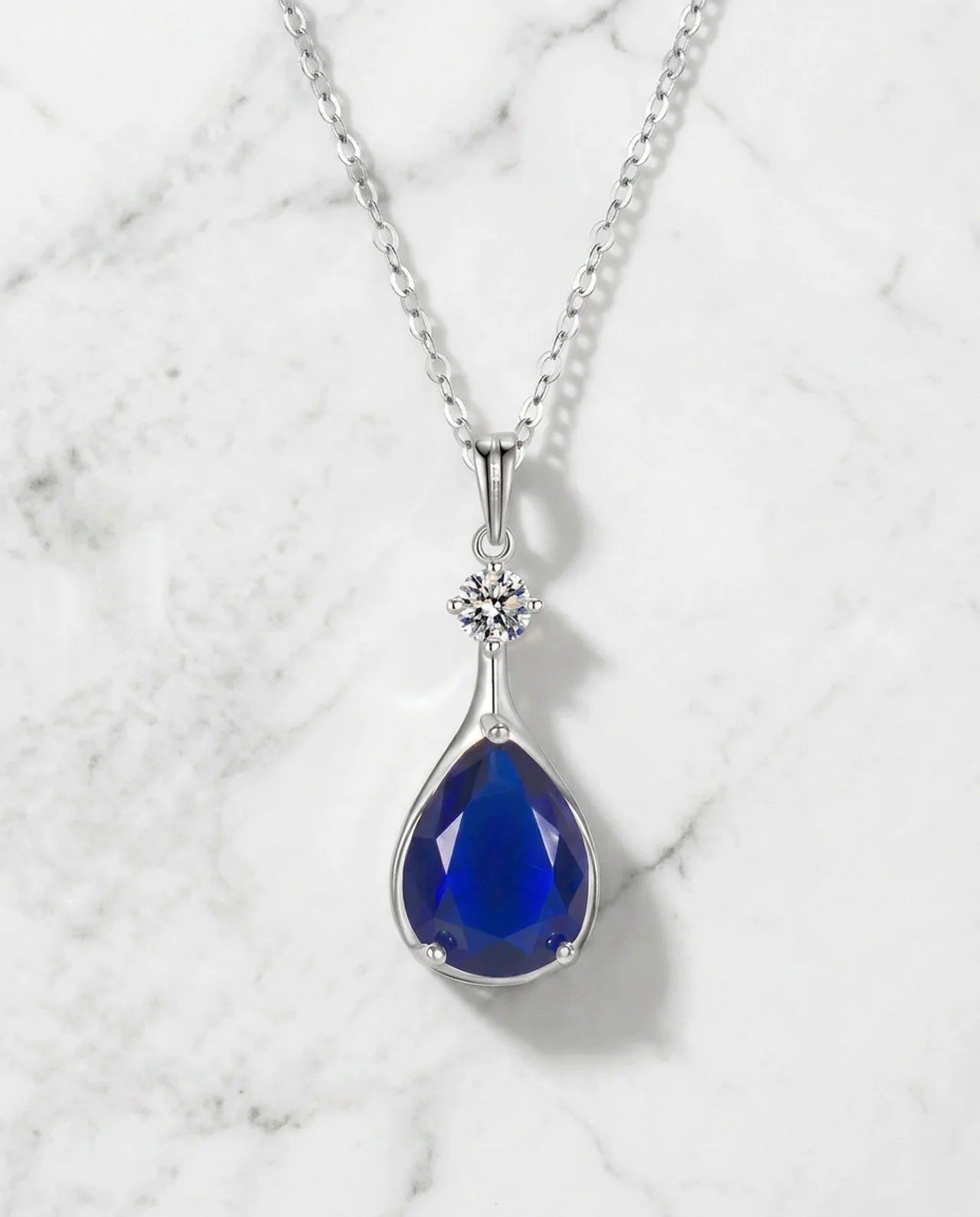 Peervormige saffier ketting