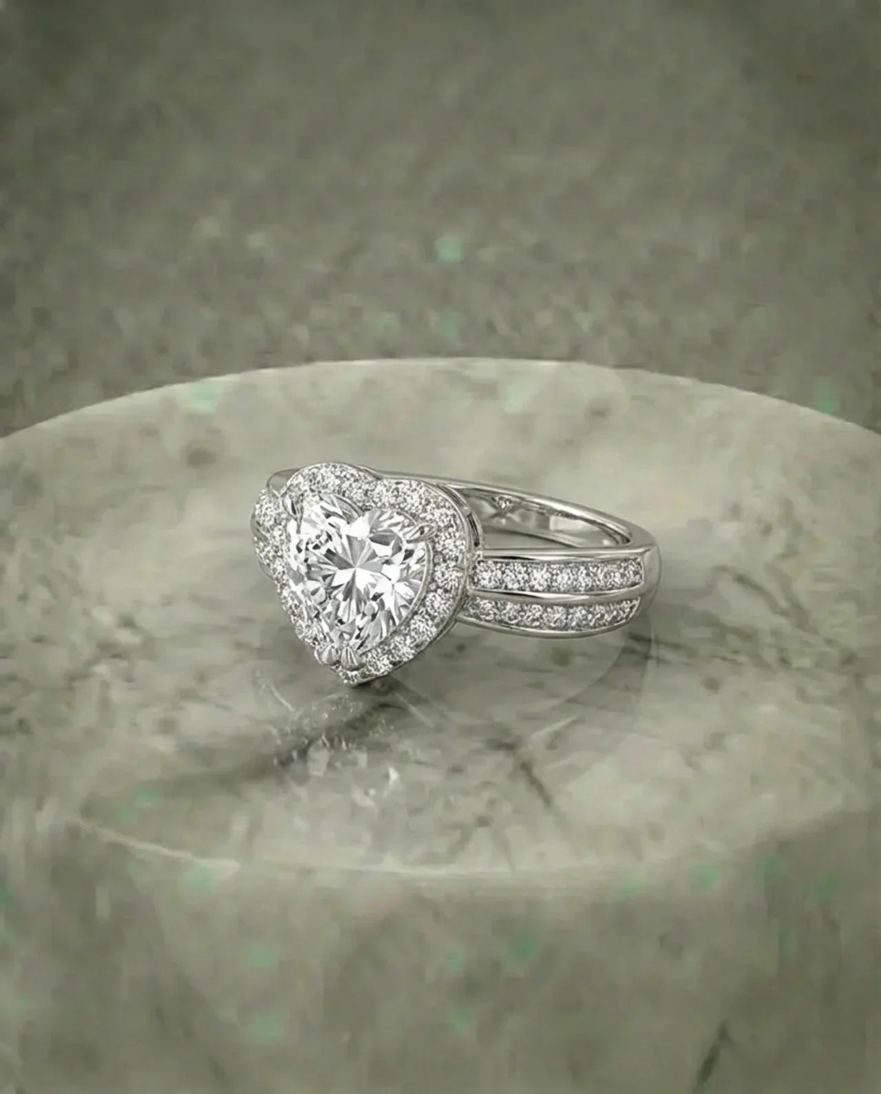 Gesimuleerde diamanten hartring