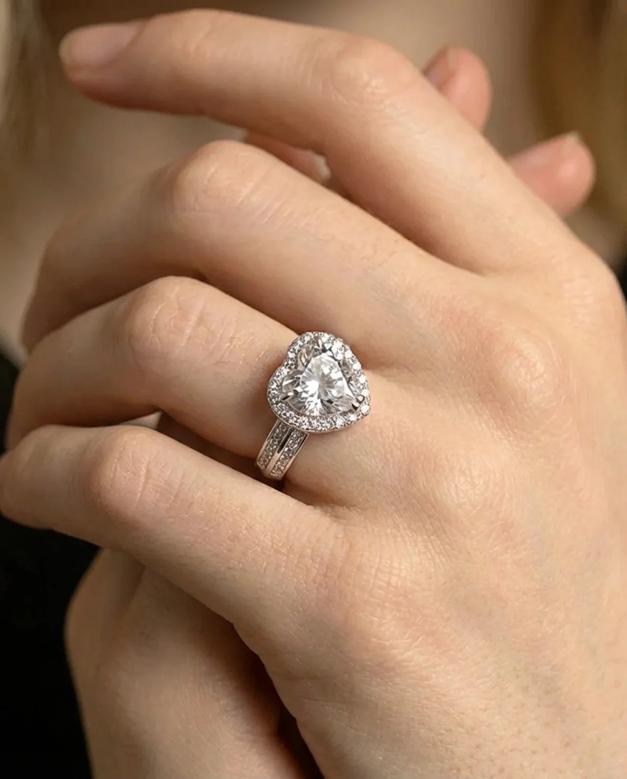 Gesimuleerde diamanten hartring