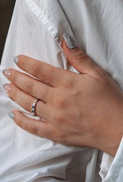 Echte blauwe vierkante saffier diamanten ring