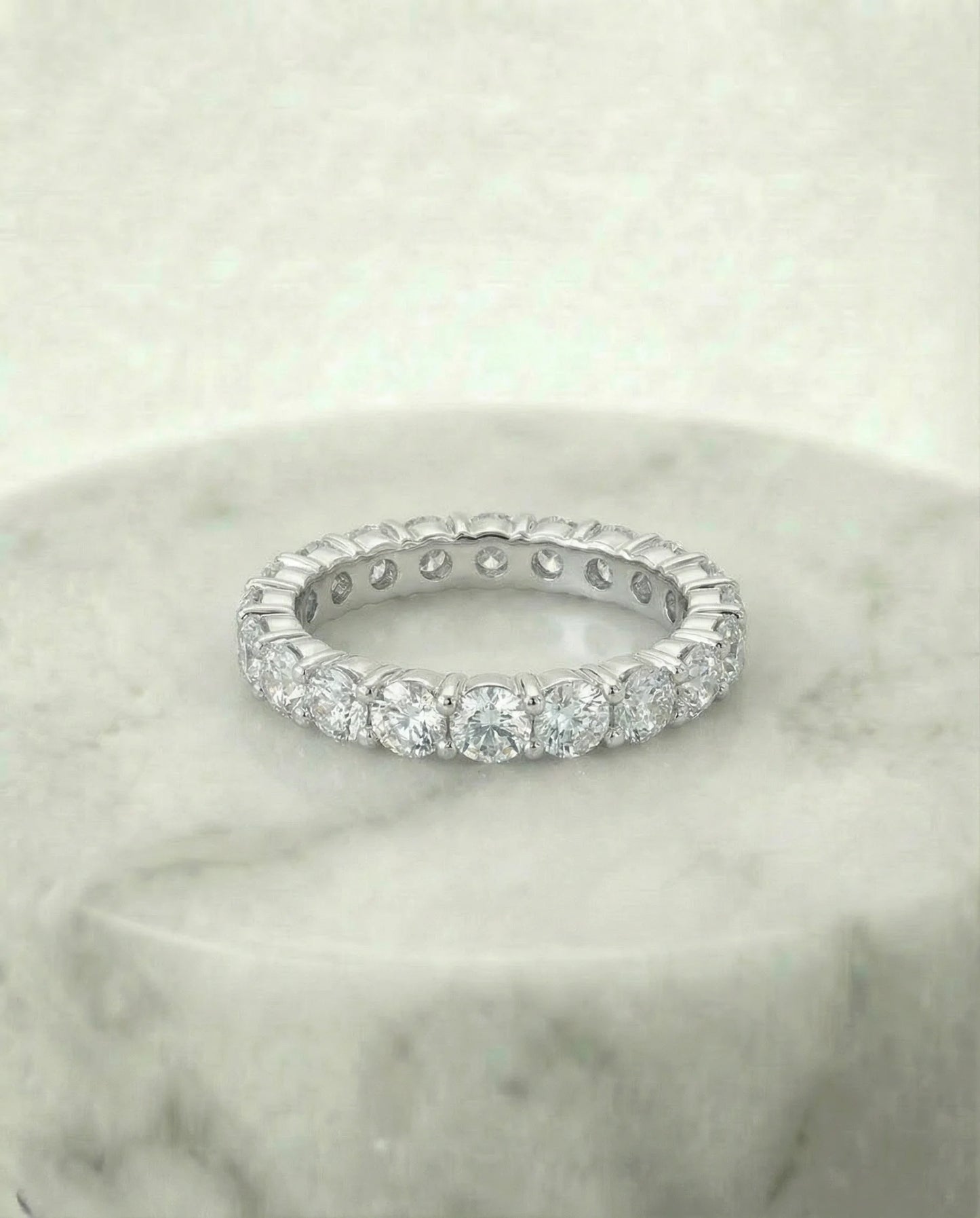 Gesimuleerde diamanten oneindigheidsring 