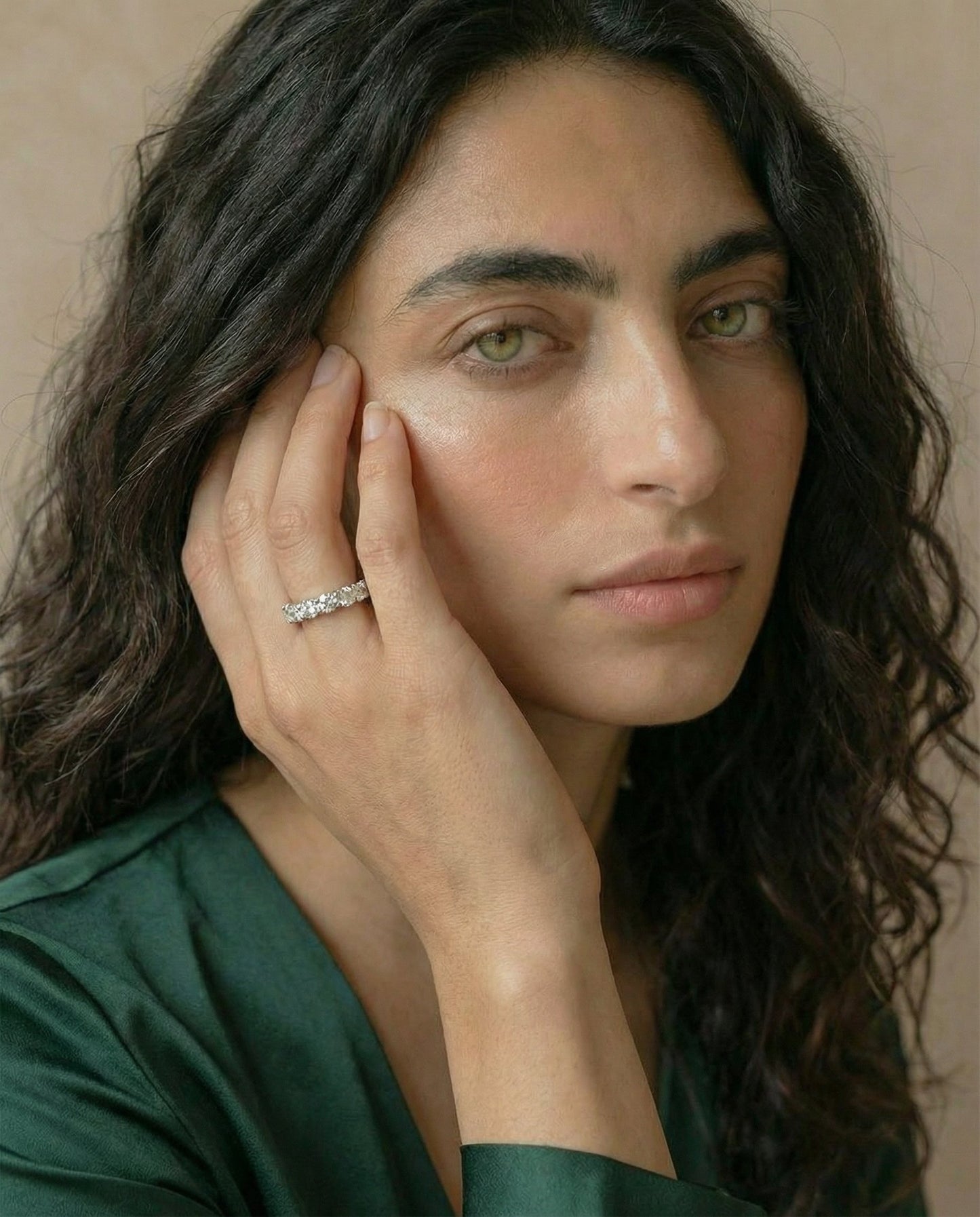 Gesimuleerde diamanten oneindigheidsring 