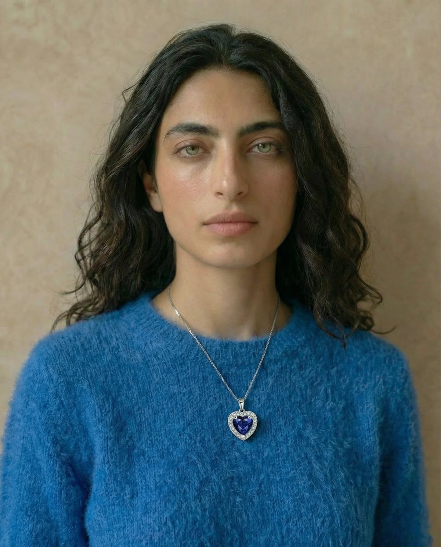 Saffierhart en diamanten ketting 