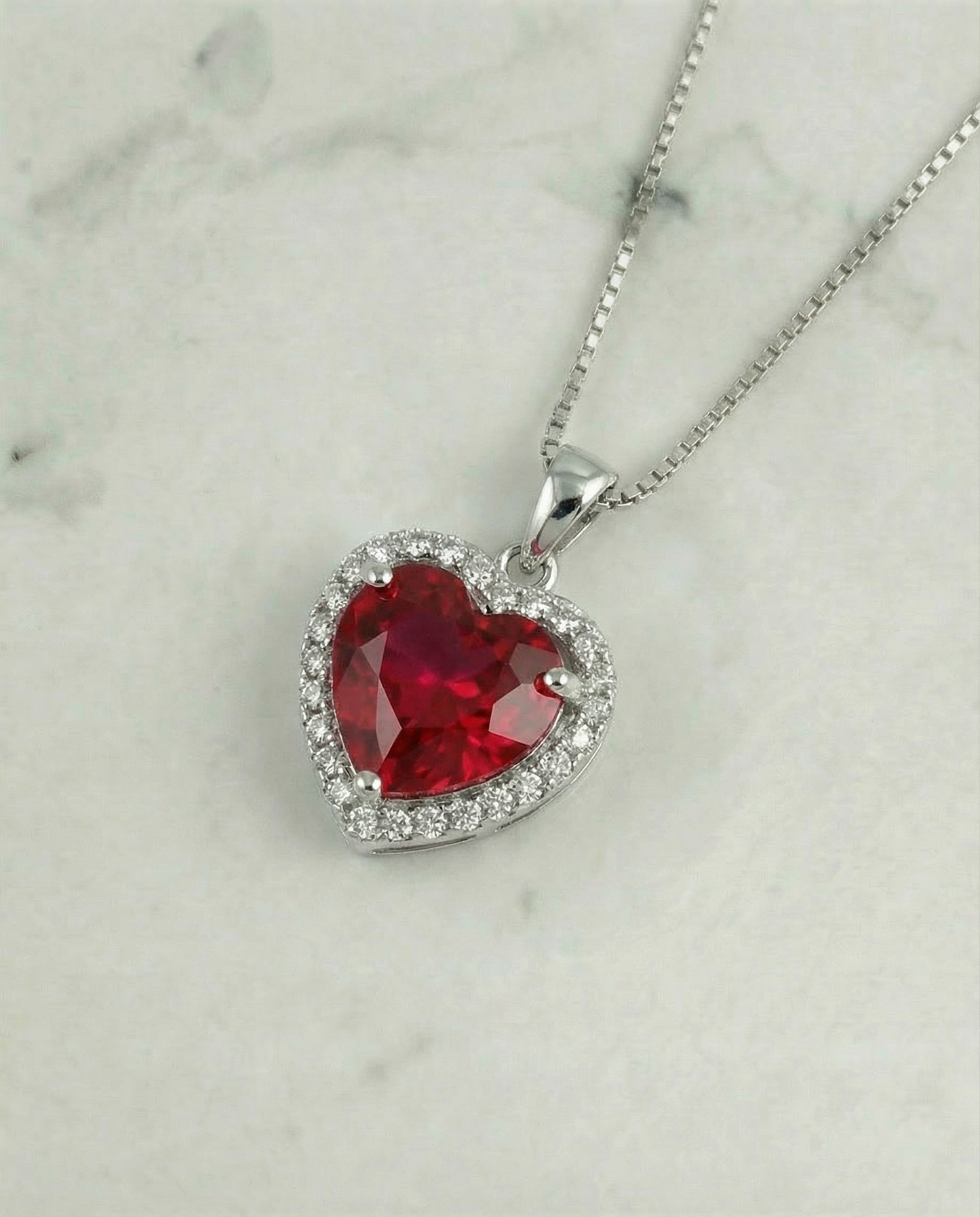 Rode robijn hart ketting