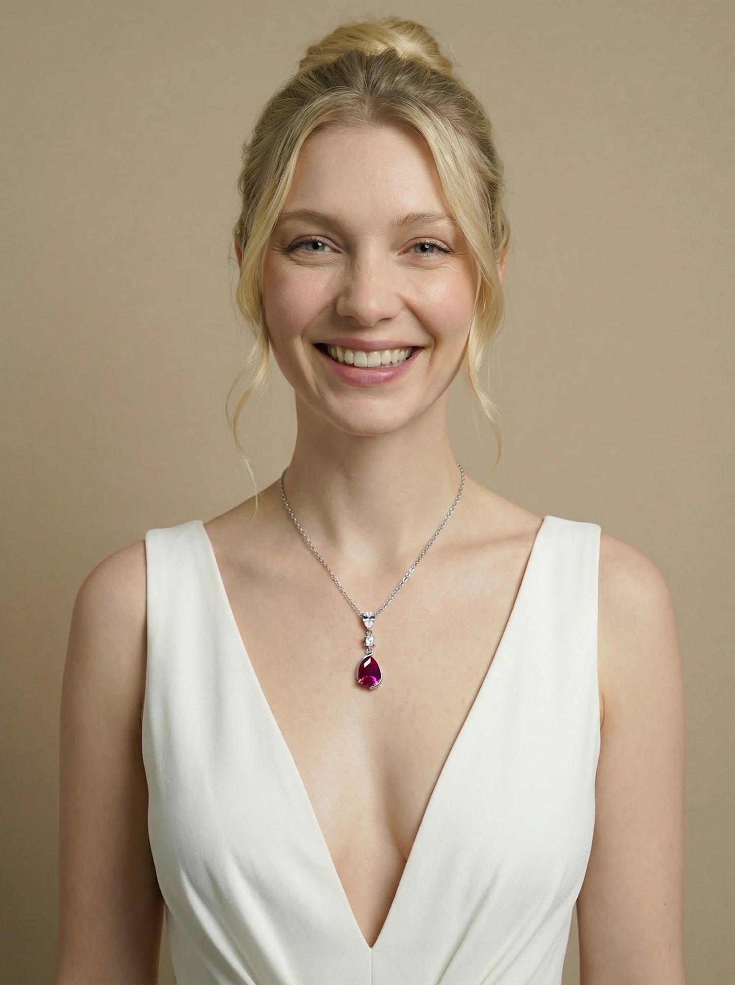 Elegante robijn diamanten ketting