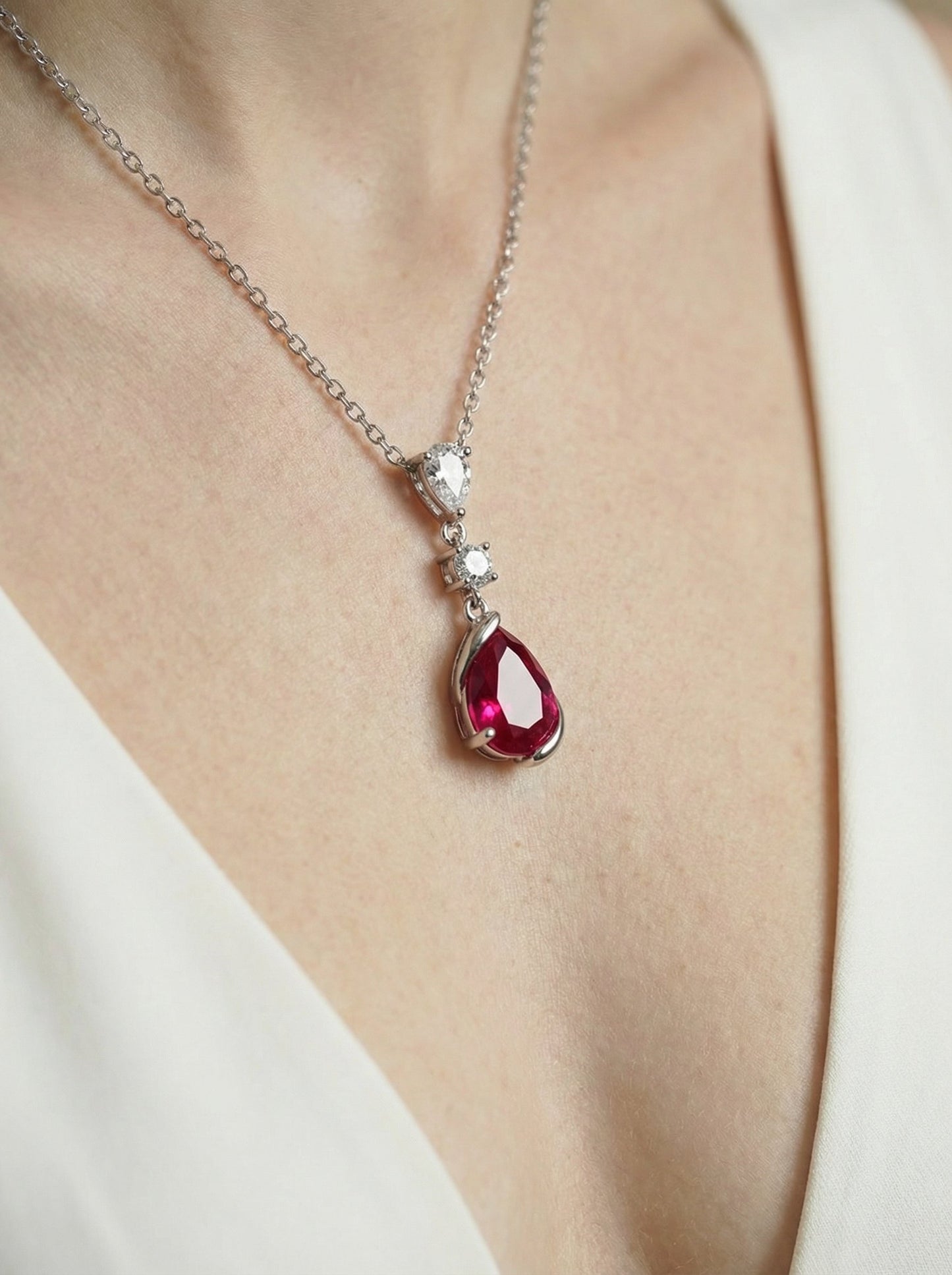 Elegante robijn diamanten ketting