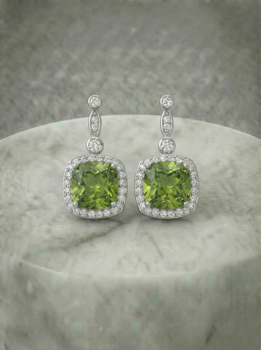 Oorbellen met natuurlijke peridot en diamant