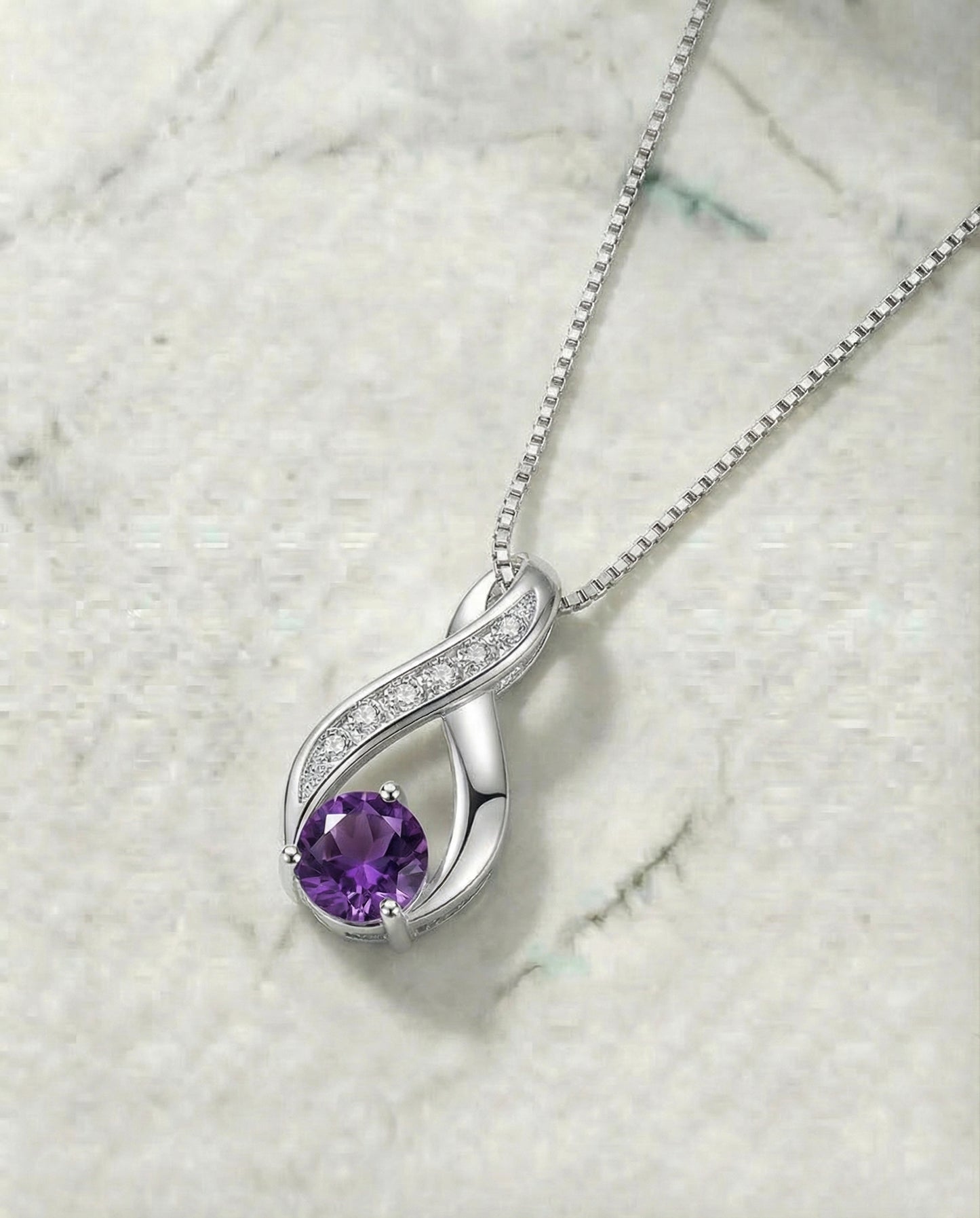 Natuurlijke Amethist en gesimuleerde diamanten halsketting