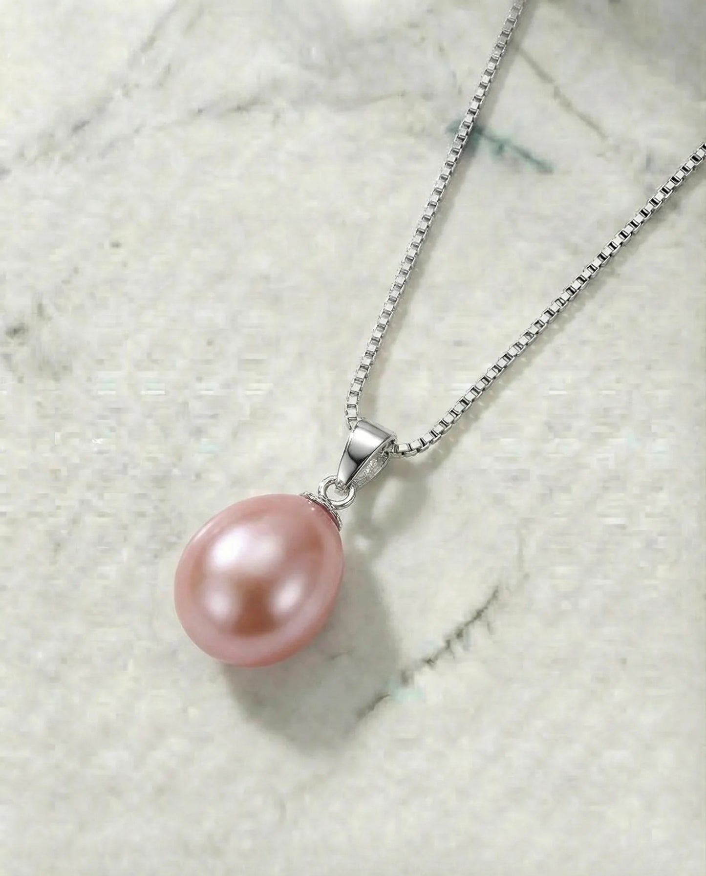Echte paarse parelketting