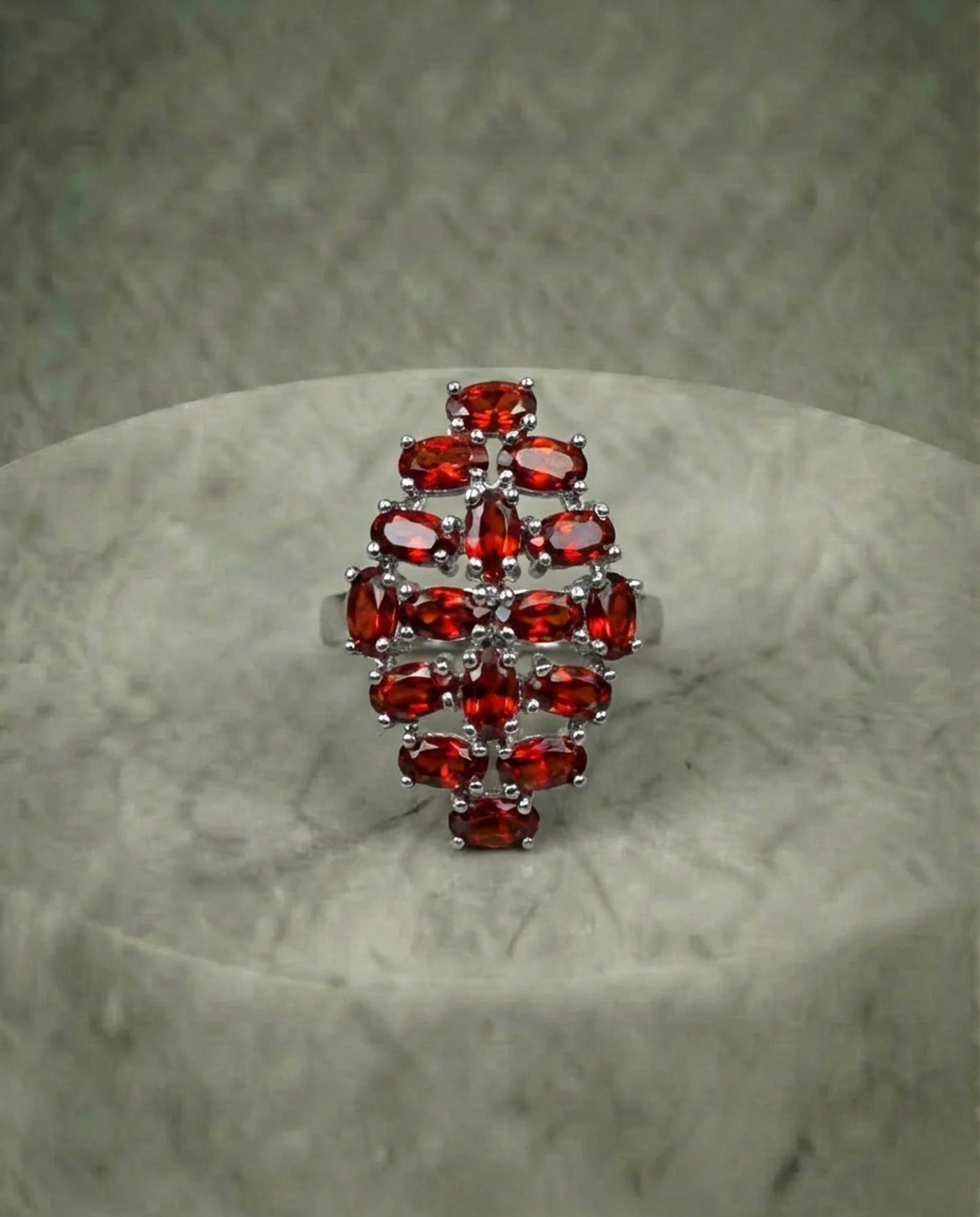 Ring met natuurlijke granaat 